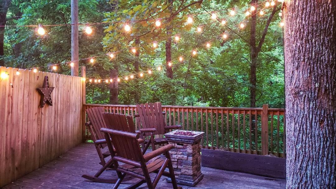 Treehouse Between Gatlinburg And Pigeon Forge. Pet Friendly! Exteriör bild