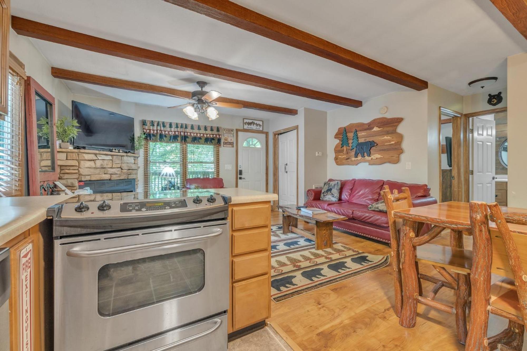 Treehouse Between Gatlinburg And Pigeon Forge. Pet Friendly! Exteriör bild